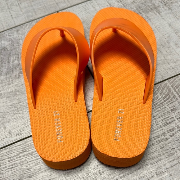 Forever 21 Orange Flip Flops - Picture 2 of 3